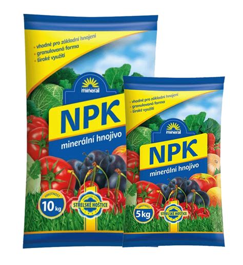 Fotografia granúl univerzálneho minerálneho hnojiva NPK a vyzretého kompostu