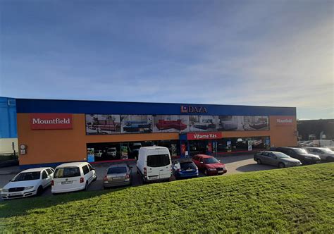 Tematické foto: predajňa Mountfield so záhradnou technikou a bazénmi