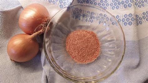 Ilustračné foto cibuľových šupiek pripravených na použitie