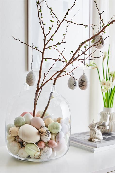 váza s farebnými rezanými cíniami