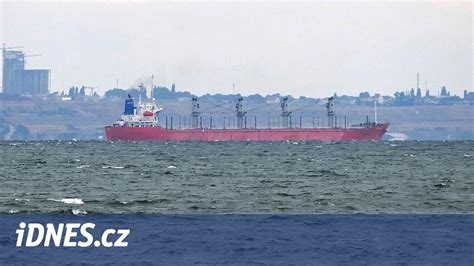 Fotografia demonštračnej plochy s rôznymi plodinami a parcelkami