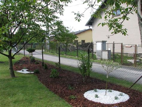 Záhon mulčovaný drevnou štiepkou