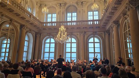 Foto: začiatočník pletúci košík s nedokonalým, ale funkčným výsledkom