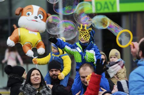 Deti v karnevalových maskách s tematikou zelene