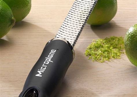 fotografia microplane strúhadla a bio citrónov