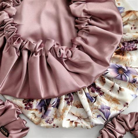 detail kvety pupenca trojfarebného s fialovou, bielou a žltou farbou