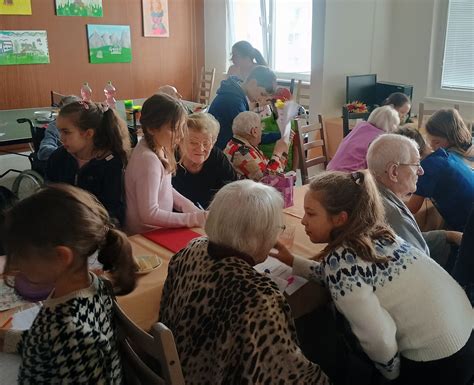 Tematické foto: Senior v domove dôchodcov pri aktivitách