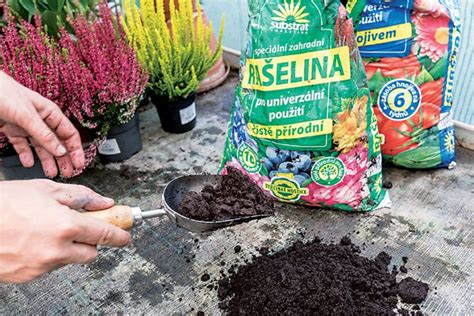 Ilustračná fotografia univerzálneho záhradníckeho substrátu v sypkej forme