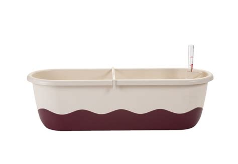 Detailný záber na samozavlažovací truhlík Mareta v kombinácii farieb slonová kosť a vínová