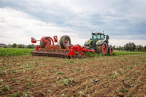 ukážka mulčovania pôdy slamou alebo lístím