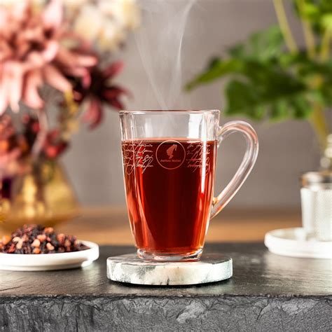 Fotografia šálky upokojujúceho medovkového čaju