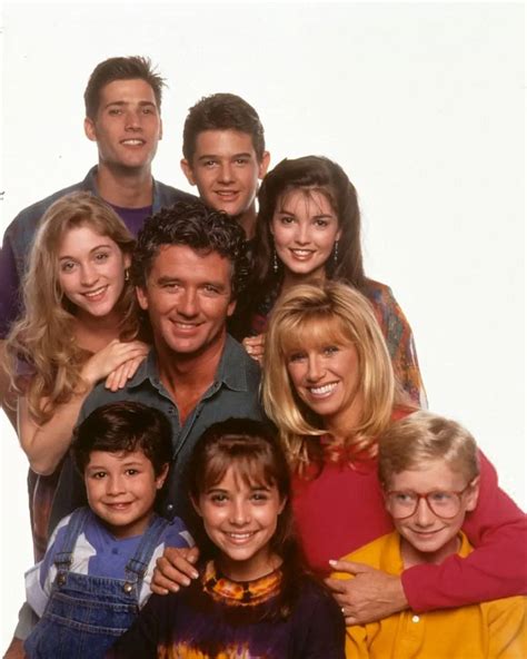 séria fotografií (krok za krokom) zobrazujúca čistenie koreňov, strihanie poškodených častí a správne uloženie do nového substrátu