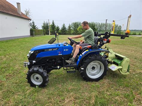 Malotraktor s mulčovačom v sade
