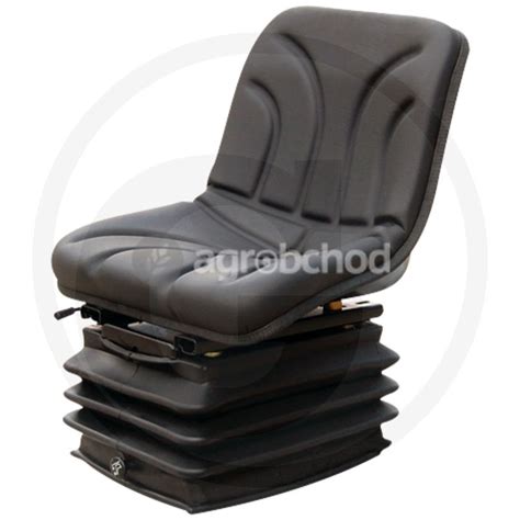 pohľad na ergonomický volant a sedadlo traktora