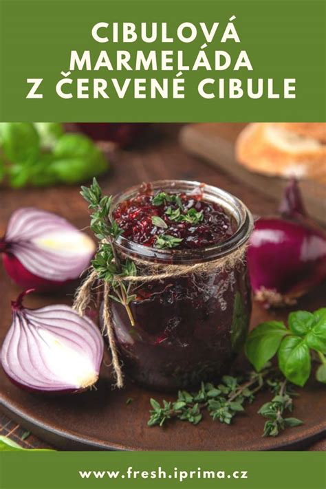 Červené jarné cibule Grenada na záhone