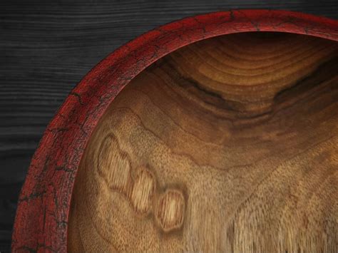 Detail starého dreva s textúrou a prasklinami