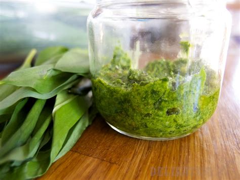 Sáčky so semenami medvedieho cesnaku rôznych značiek