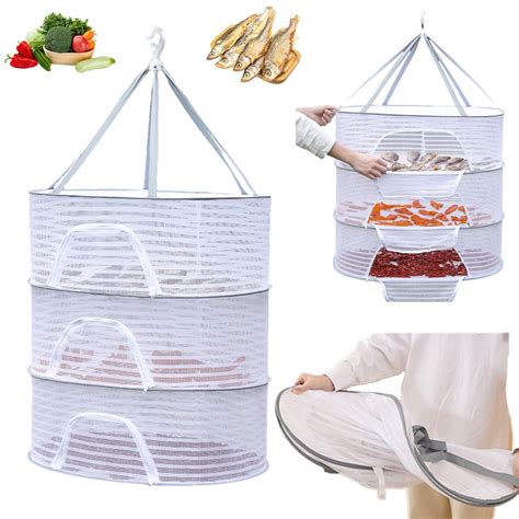 Zväzky oregana pripravené na zavesenie na sušenie