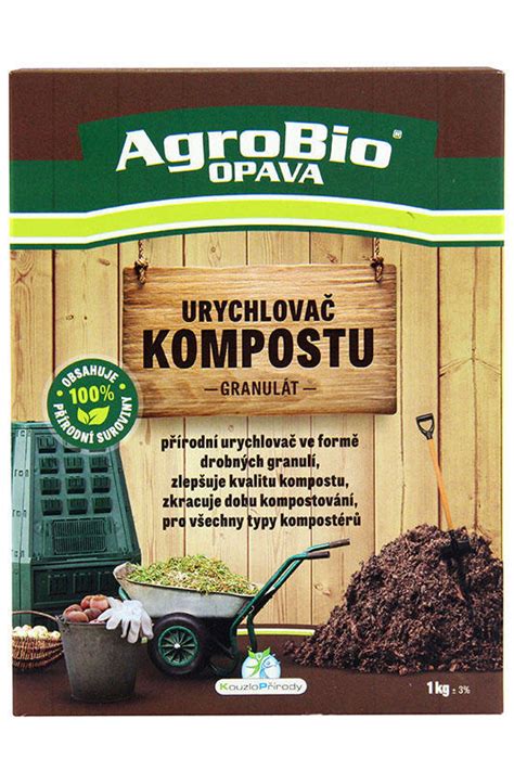 fotografia prehadzovania kompostu s vidlami