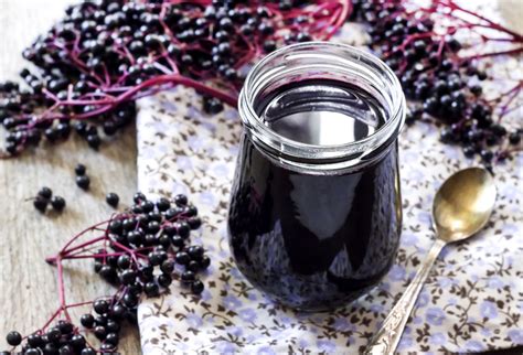 Ilustrácia prípravy sirupu z čiernej reďkovky s medom