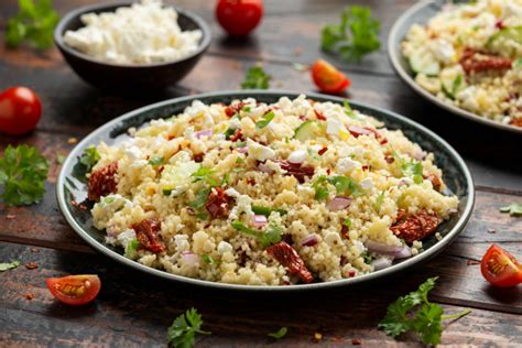 ilustračné foto kuskusu s paradajkami a syrom