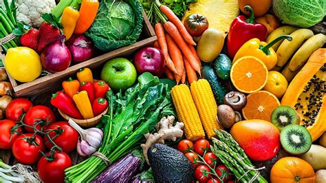 foto vhodnej potravy pre dážďovky (nakrájané ovocie, zelenina, kávová usadenina)