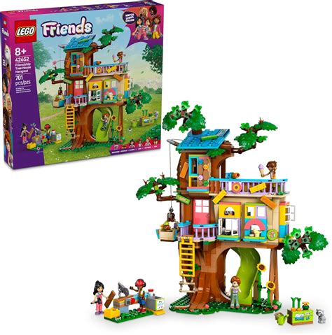 ilustrácia všeobecného domčeka na strome LEGO Friends s viacerými postavičkami
