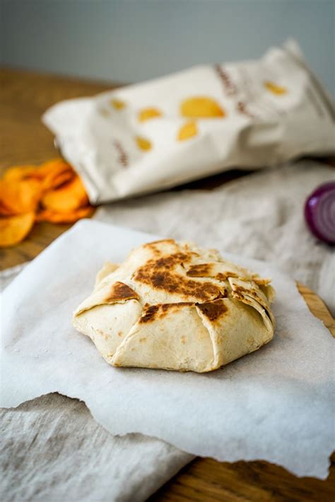 Hotový wrap s kuracím mäsom a medvedím cesnakom