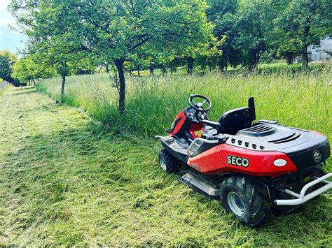 Schéma funkcií kosenia 6in1 znázorňujúca zber, mulčovanie a vyhadzovanie trávy