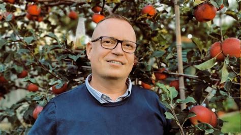 Ilustrácia znázorňujúca ideálne slnečné stanovište pre stĺpovité jablone.