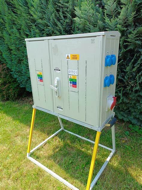 Elektrický rozvádzač a kabeláž pre inteligentný systém v záhradnom domčeku