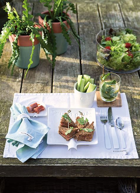 ukážka prestierania na záhradné stolovanie