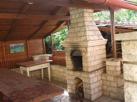 altánok s grilom a kotlíkom pri chate Čučoriedka