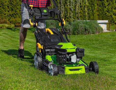 schéma výberu kosačky podľa rozlohy pozemku a typu terénu