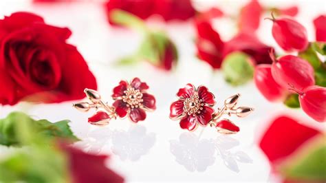 fotografia krídlovky japonskej v rôznych fázach rastu a detail jej listov