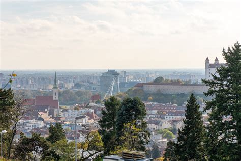Ohromujúce výhľady na mesto z Monte Stella, milánskej vyvýšenej zelenej oázy.
