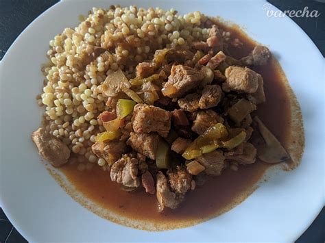 Bravčový tokáň s prílohou na tanieri