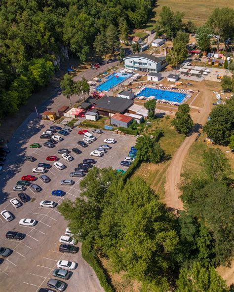 citrusy umiestnené na slnečnej terase počas leta