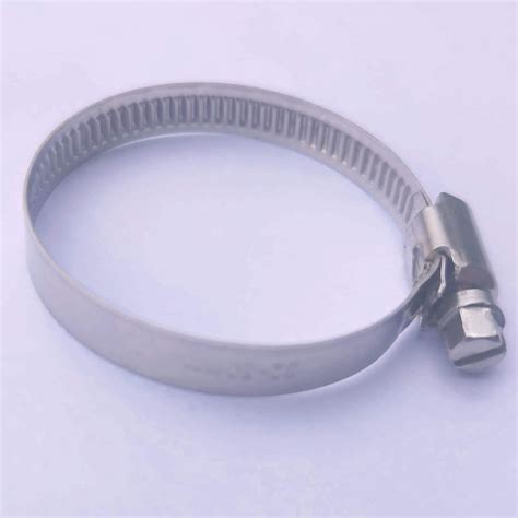 Detailné zobrazenie univerzálnej chrómovanej objímky na vidlicu