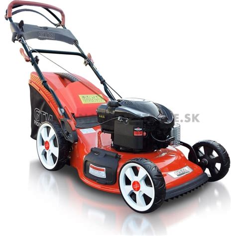 Tematické foto: Kosačka GTM Professional v akcii