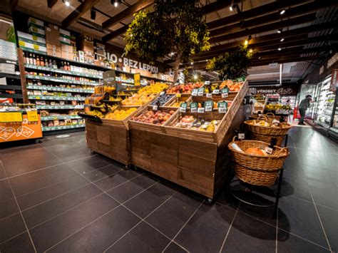 Interiér predajne Hračky Klinček s rôznymi produktmi