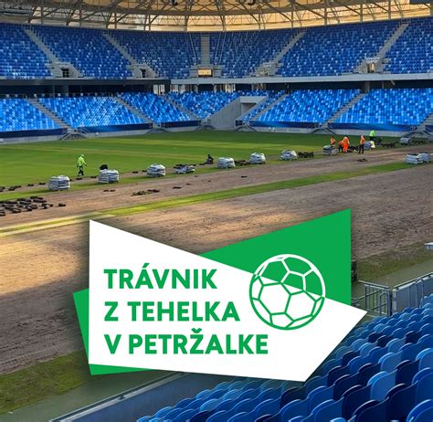 Zničený futbalový trávnik na štadióne Tehelné pole