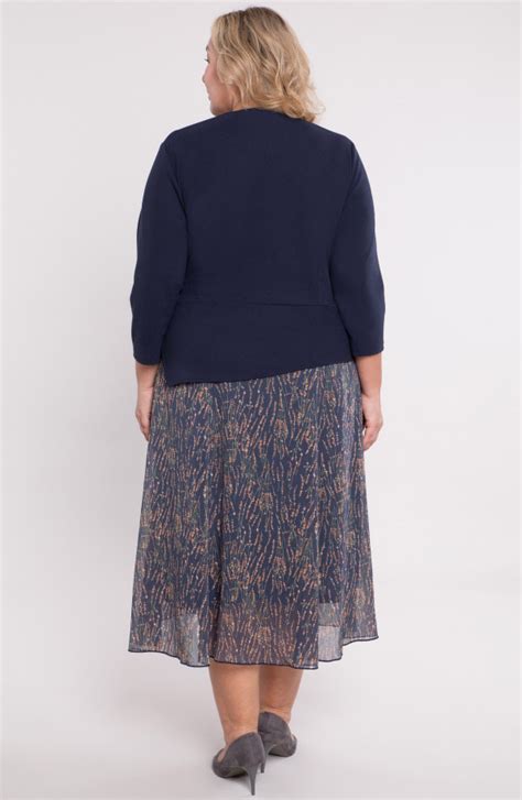 Kvitnúca klívia s oranžovými kvetmi v interiéri