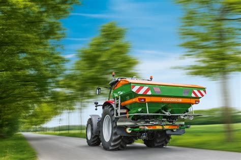 Detail rozmetadla Amazone s granulovaným hnojivom