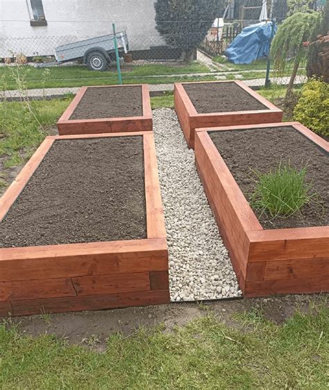 Záhon s okrasnou kamennou kôrou