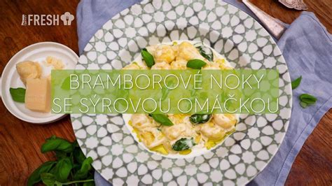 miska s omáčkou posypaná sušenou bazalkou