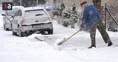 čistenie klziska od snehu