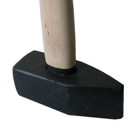 Ilustrácia rôznych metód lúskania orechov (kameň, kladivo)