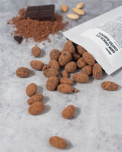 Ilustračná fotografia kandizovanej pomarančovej kôry v čokoláde