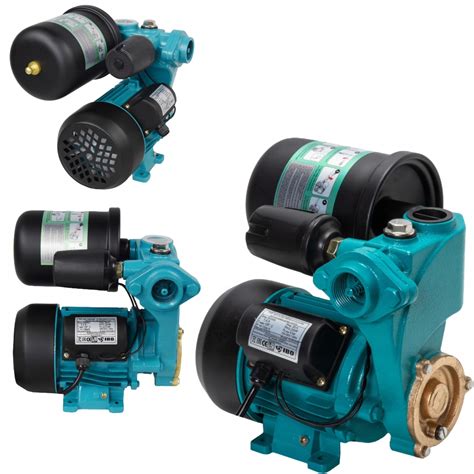 Solárna zavlažovacia jednotka s nádržou na vodu a odkvapkávacími hadicami